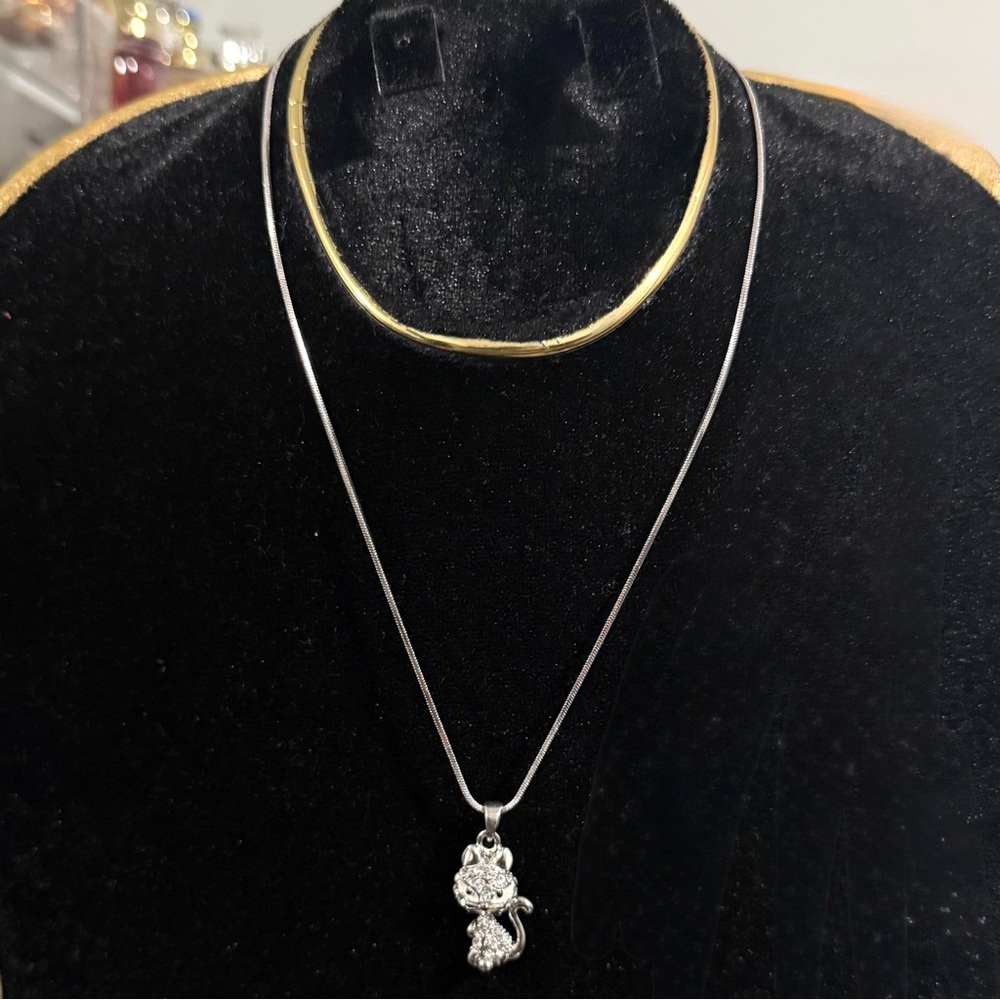 Cat Pendant Necklace
